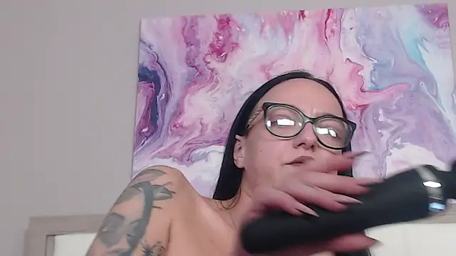 IzabelllNoir online show from 10, 7, 2026