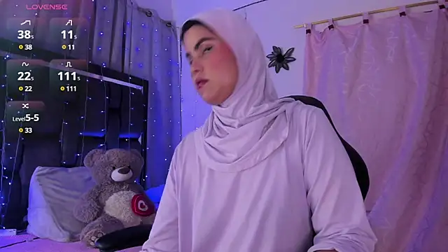 Snapshot of AishaAmin_ chatting on 26, 12, 2024 AishaAmin online show from 26, 12, 2024