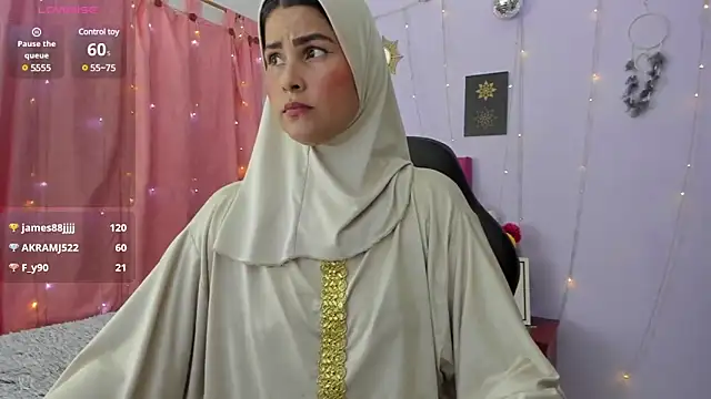 Snapshot of AishaAmin_ chatting on 4, 1, 2025 AishaAmin online show from 4, 1, 2025