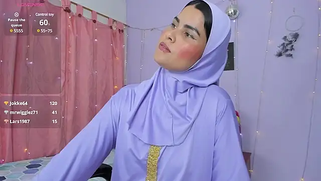 Snapshot of AishaAmin_ chatting on 16, 1, 2025 AishaAmin online show from 16, 1, 2025