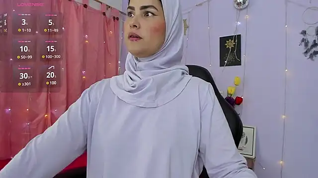 Snapshot of AishaAmin_ chatting on 23, 1, 2025 AishaAmin online show from 23, 1, 2025