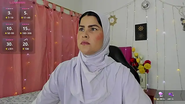 Snapshot of AishaAmin_ chatting on 28, 1, 2025 AishaAmin online show from 28, 1, 2025