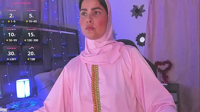 Snapshot of AishaAmin_ chatting on 1, 2, 2025 AishaAmin online show from 1, 2, 2025