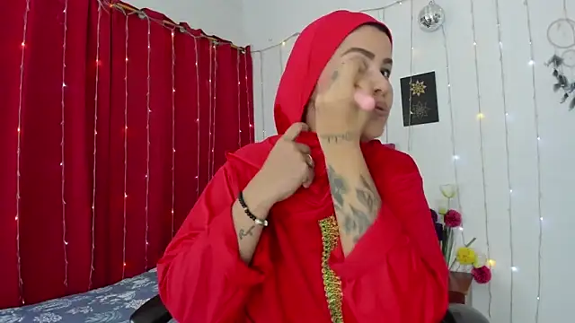 Snapshot of AishaAmin_ chatting on 10, 9, 2025 AishaAmin online show from 10, 9, 2025
