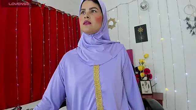Snapshot of AishaAmin_ chatting on 15, 10, 2025 AishaAmin online show from 15, 10, 2025
