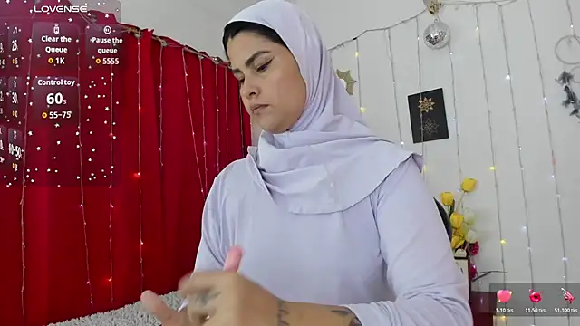 AishaAmin  online show from 21, 11, 2025