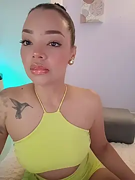 Snapshot of Sara_LipsX chatting on 22, 4, 2026 Sara LipsX online show from 22, 4, 2026