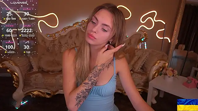 Snapshot of ChloeBrightt chatting on 2, 10, 2025 ChloeBrightt online show from 2, 10, 2025