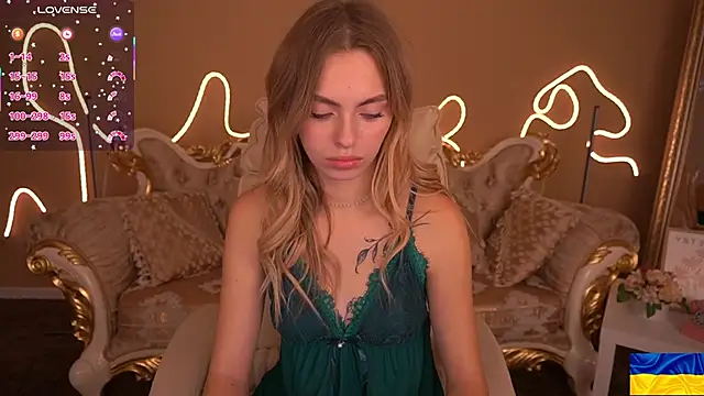 Snapshot of ChloeBrightt chatting on 22, 10, 2025 ChloeBrightt online show from 22, 10, 2025