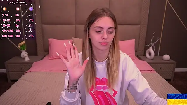 Snapshot of ChloeBrightt chatting on 24, 10, 2025 ChloeBrightt online show from 24, 10, 2025