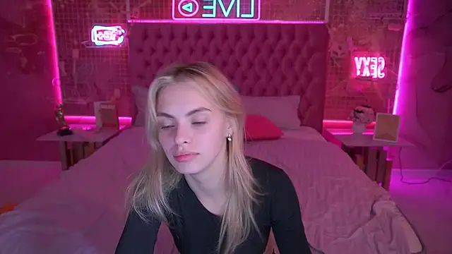 Snapshot of ChloeBrightt chatting on 3, 11, 2025 ChloeBrightt online show from 3, 11, 2025