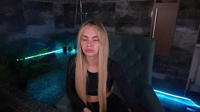 Snapshot of ChloeBrightt chatting on 7, 11, 2025 ChloeBrightt online show from 7, 11, 2025