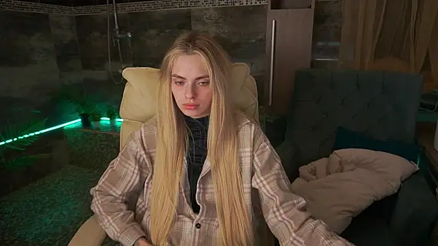 Snapshot of ChloeBrightt chatting on 20, 11, 2025 ChloeBrightt online show from 20, 11, 2025