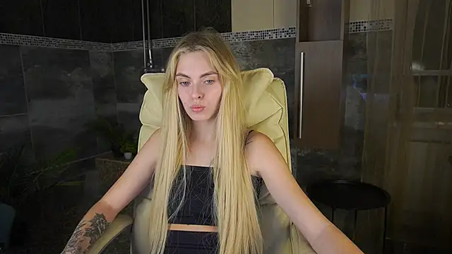 Snapshot of ChloeBrightt chatting on 26, 11, 2025 ChloeBrightt online show from 26, 11, 2025