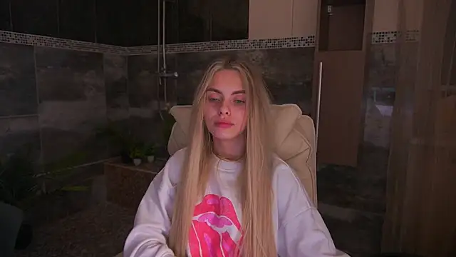 Snapshot of ChloeBrightt chatting on 28, 11, 2025 ChloeBrightt online show from 28, 11, 2025