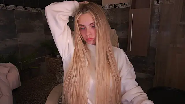 Snapshot of ChloeBrightt chatting on 1, 12, 2025 ChloeBrightt online show from 1, 12, 2025