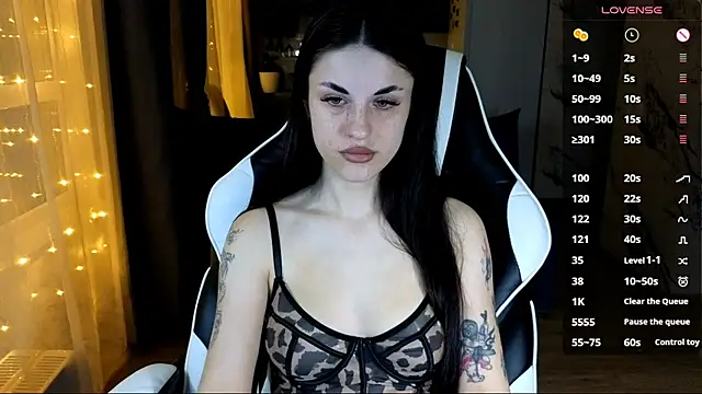 Mary   Moore online show from 22, 11, 2025