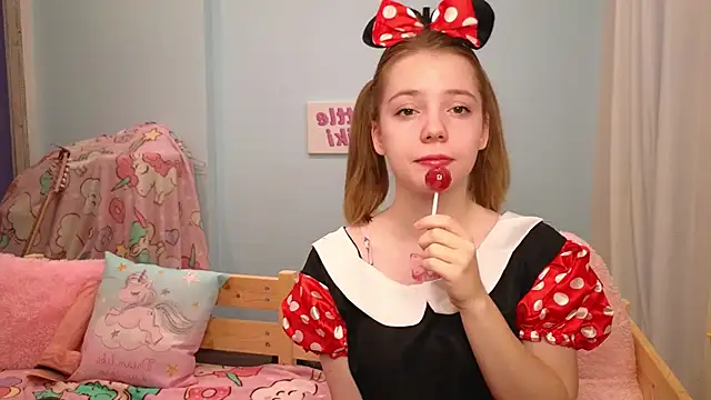 Snapshot of PrincessLittleKiki chatting on 30, 10, 2025 PrincessLittleKiki online show from 30, 10, 2025