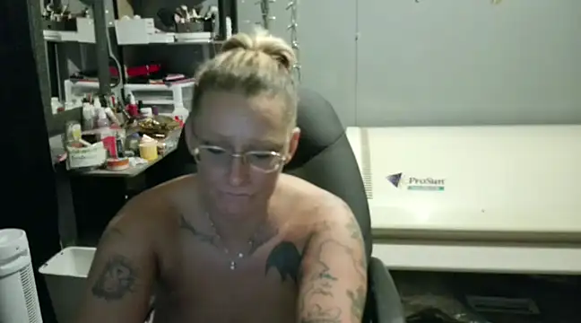 Lisalovely6981 online show from 9, 1, 2025