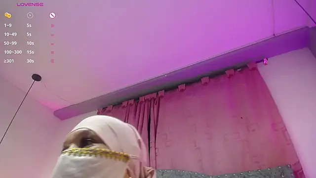 Snapshot of Uzziah_Sabag chatting on 28, 10, 2025 Uzziah Sabag online show from 28, 10, 2025