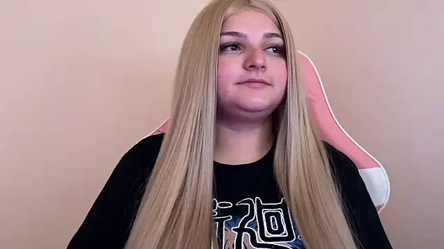 SweetPaige  online show from 2, 2, 2025