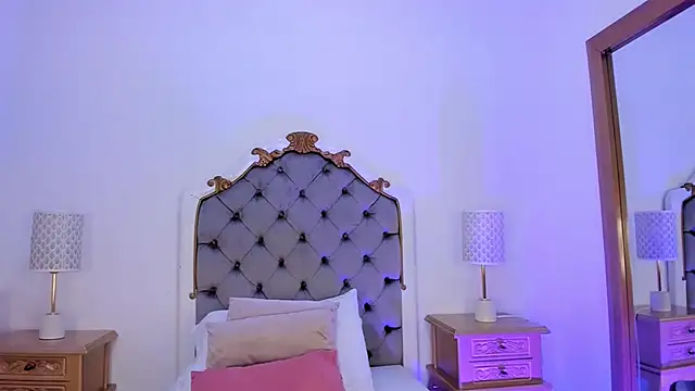 Snapshot of Pushaina__ chatting on 2, 12, 2024 Pushaina online show from 2, 12, 2024