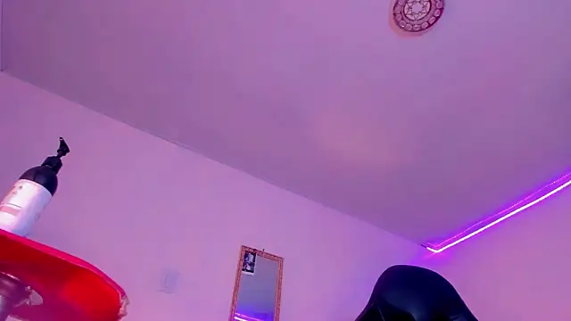 Snapshot of naomy__xx chatting on 12, 3, 2025 naomy xx online show from 12, 3, 2025