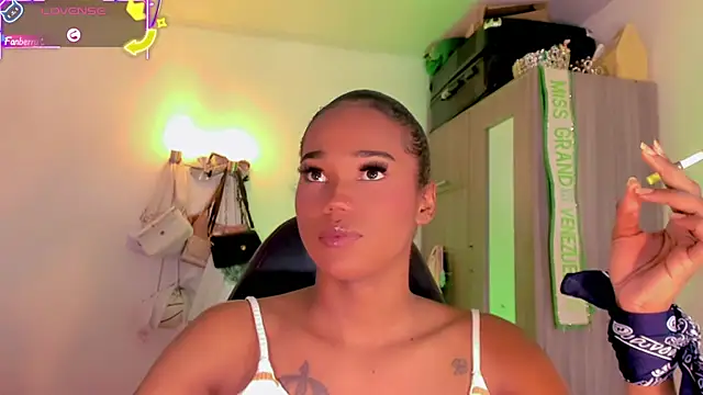 naomy  xx online show from 27, 5, 2026