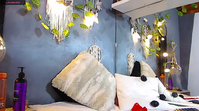 Snapshot of ItsVenuss chatting on 17, 12, 2024 ItsVenuss online show from 17, 12, 2024