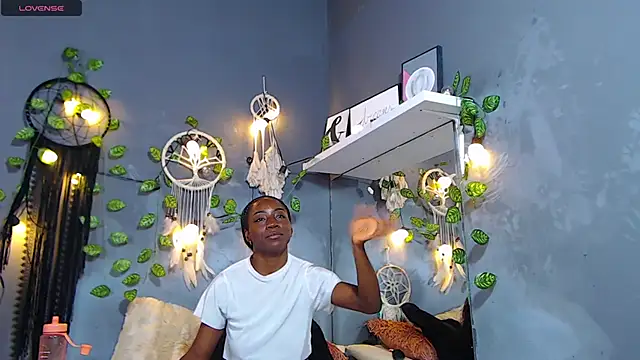 Snapshot of ItsVenuss chatting on 25, 2, 2025 ItsVenuss online show from 25, 2, 2025