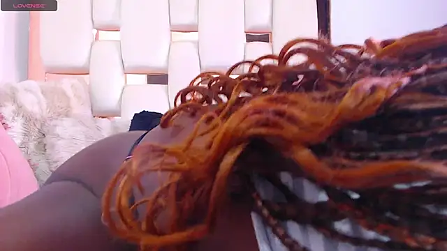 ItsVenuss online show from 10, 11, 2025