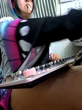 Derry Cooper online show from 3, 4, 2026