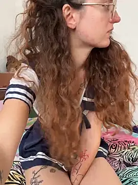 Snapshot of _foxygirl_ chatting on 28, 10, 2025  foxygirl  online show from 28, 10, 2025