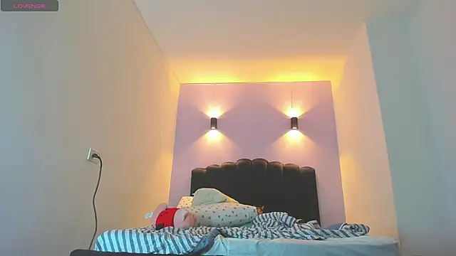 Snapshot of Sofia_Clauss_ chatting on 3, 11, 2025 Sofia Clauss online show from 3, 11, 2025