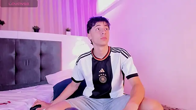 Snapshot of AlessandroDybala chatting on 10, 3, 2025 AlessandroDybala online show from 10, 3, 2025