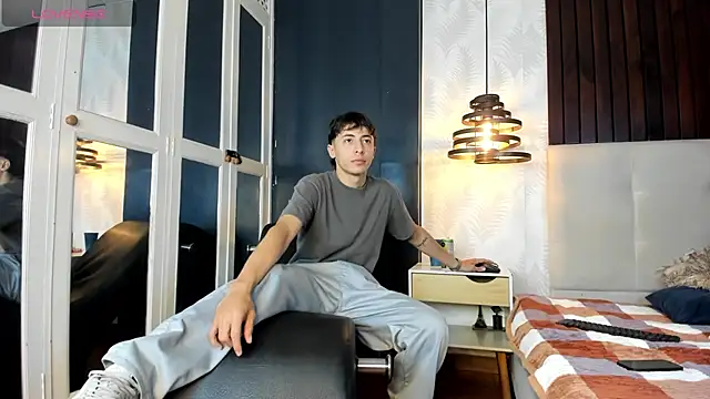 Snapshot of AlessandroDybala chatting on 13, 3, 2025 AlessandroDybala online show from 13, 3, 2025