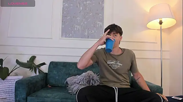 Snapshot of AlessandroDybala chatting on 8, 10, 2025 AlessandroDybala online show from 8, 10, 2025