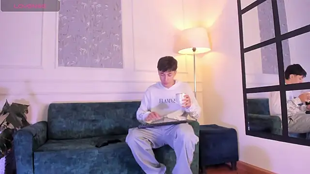 Snapshot of AlessandroDybala chatting on 18, 11, 2025 AlessandroDybala online show from 18, 11, 2025