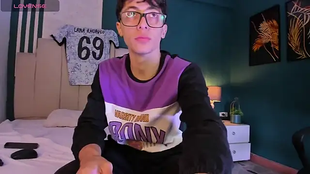 Snapshot of AlessandroDybala chatting on 21, 11, 2025 AlessandroDybala online show from 21, 11, 2025