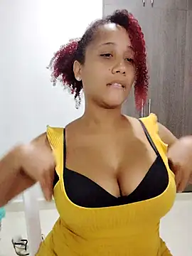 Snapshot of zandra_kiman chatting on 1, 10, 2025 zandra kiman online show from 1, 10, 2025