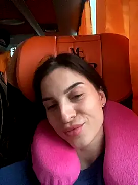 Snapshot of RebecaMur chatting on 7, 10, 2025 RebecaMur online show from 7, 10, 2025