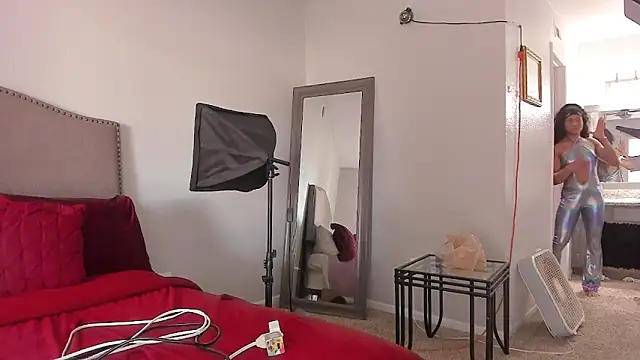 yiauana online show from 14, 4, 2026