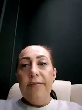 AvaLloyd online show from 18, 2, 2025