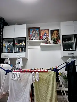 AvaLloyd online show from 2, 3, 2025