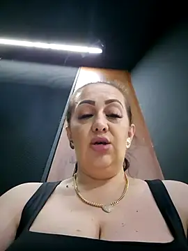 AvaLloyd online show from 5, 3, 2025