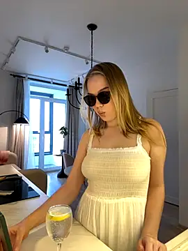 Snapshot of Little_Forest_ELF chatting on 8, 11, 2025 Little Forest ELF online show from 8, 11, 2025