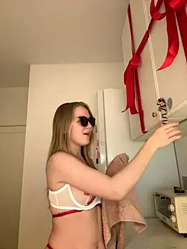 Snapshot of Little_Forest_ELF chatting on 15, 12, 2025 Little Forest ELF online show from 15, 12, 2025