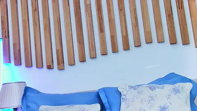 Snapshot of EmilyColle_ chatting on 24, 11, 2025 EmilyColle online show from 24, 11, 2025