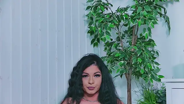 Snapshot of EmilyColle_ chatting on 13, 12, 2025 EmilyColle online show from 13, 12, 2025