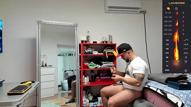 Snapshot of supermanboy94 chatting on 10, 1, 2025 supermanboy94 online show from 10, 1, 2025